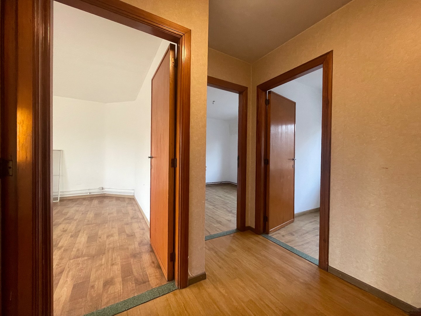 Gezellig rijhuisje te huur met 3 slaapkamers en gezellig terras gelegen in het centrum van Geel! 