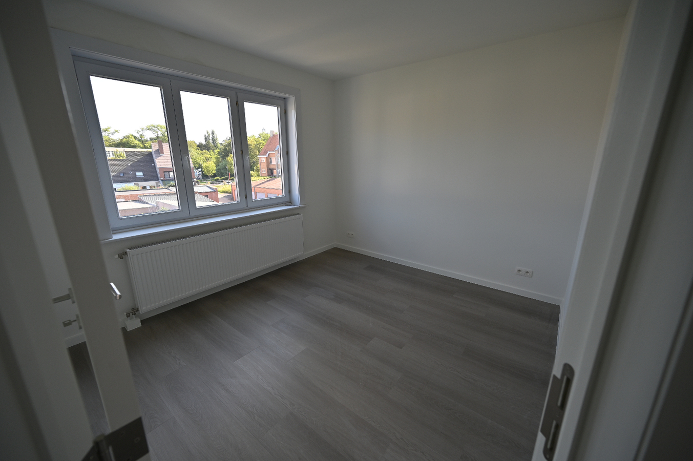 VOLLEDIG VERNIEUWD KNUS 2 SLAAPKAMER APPARTEMENT 