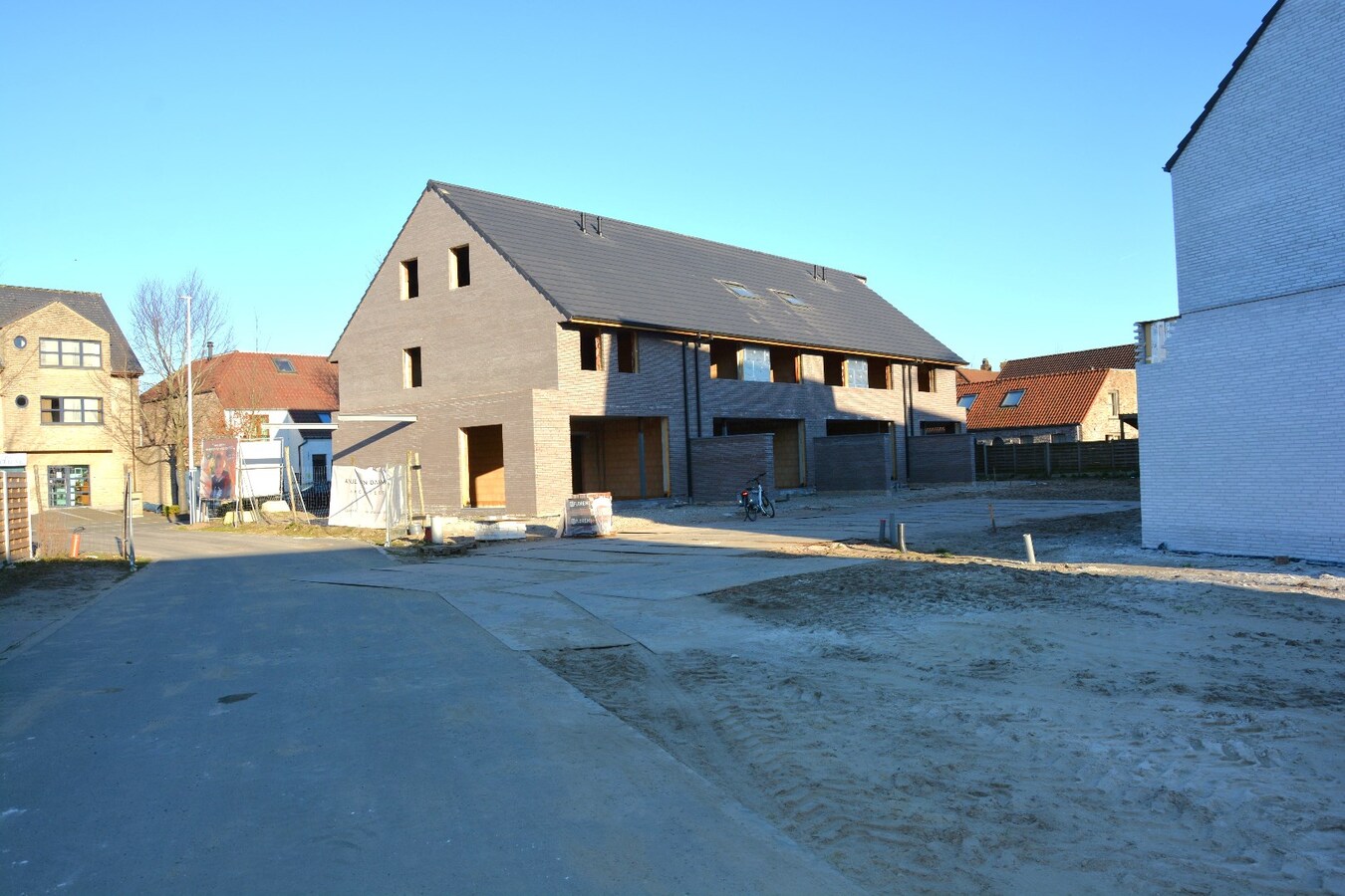 Nieuwbouwproject met mogelijkheid tot 5 slaapkamers op een uitstekende ligging in centrum Jabbeke 