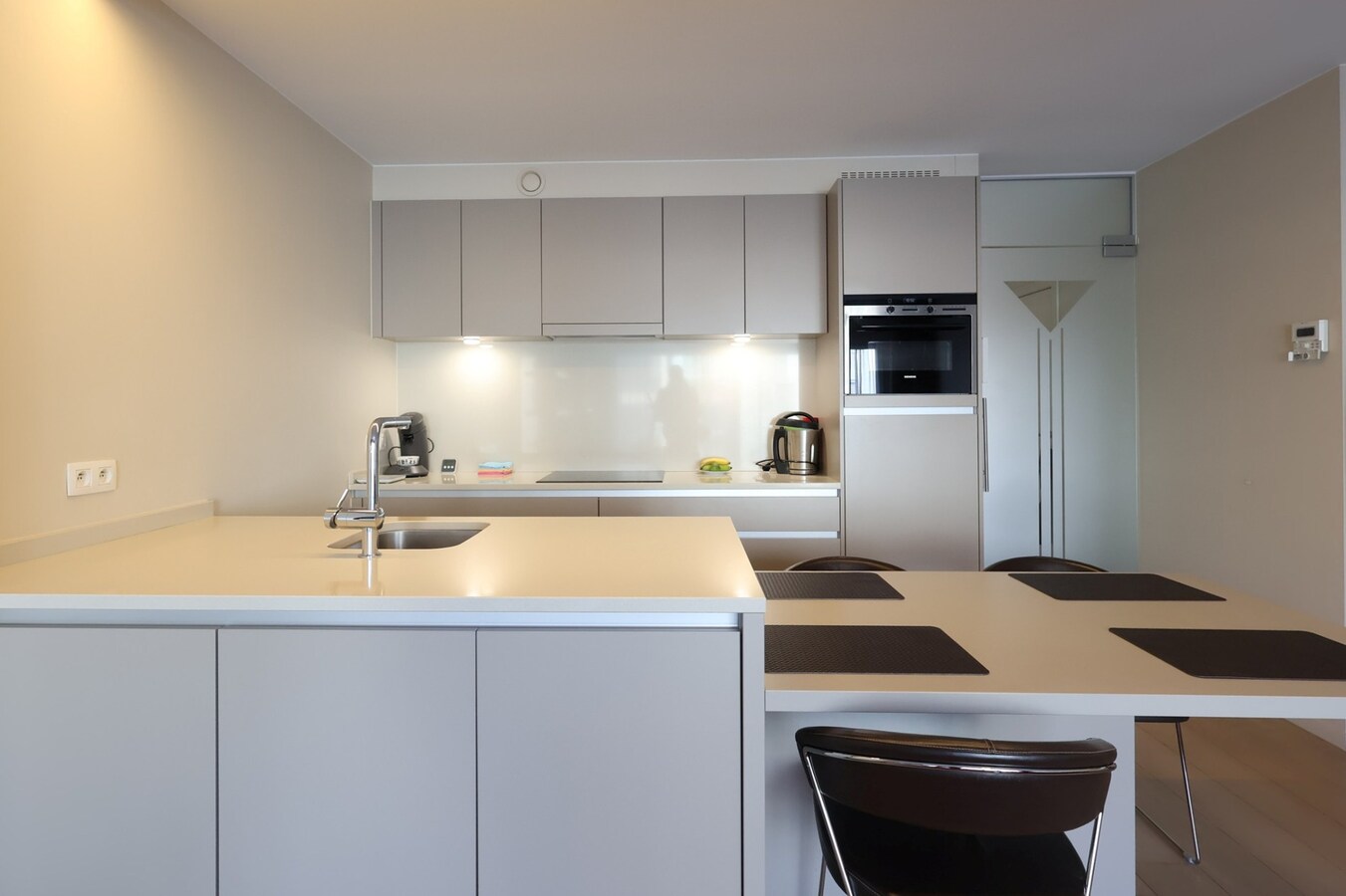 Modern appartement met eigen parkeerplaats nabij het strand Oostduinkerke 