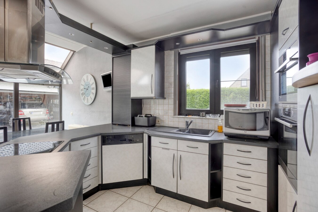 Stijlvolle villa met tuin en dubbele garage te Tienen 