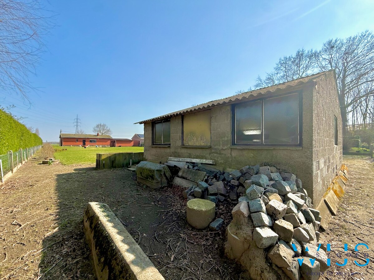 Open bebouwing op fenomenaal perceel van 2.108 m² te Oosteeklo ! 