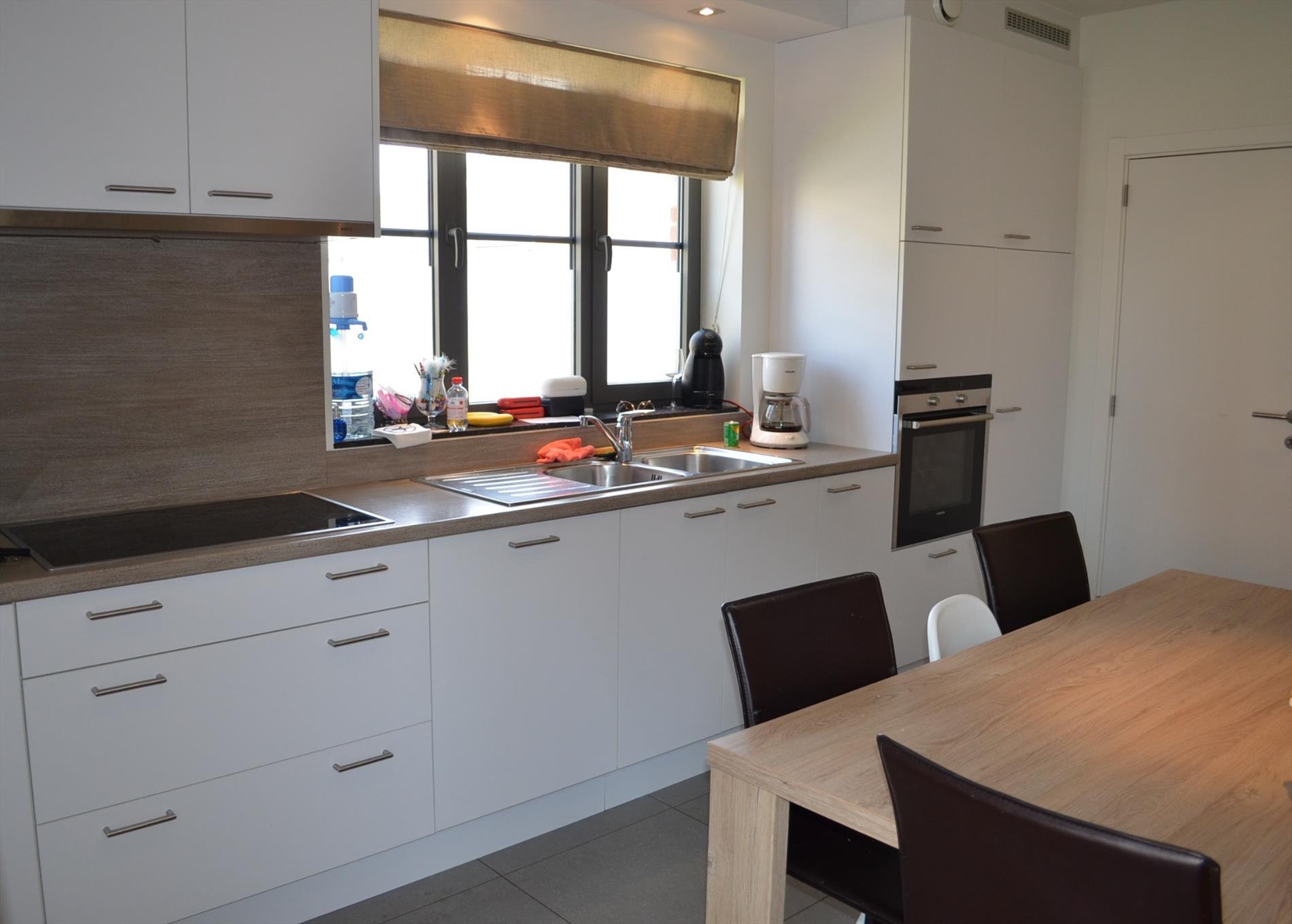 Recente gezinswoning met 3 slpks, tuin, terras en garage te Lembeke 