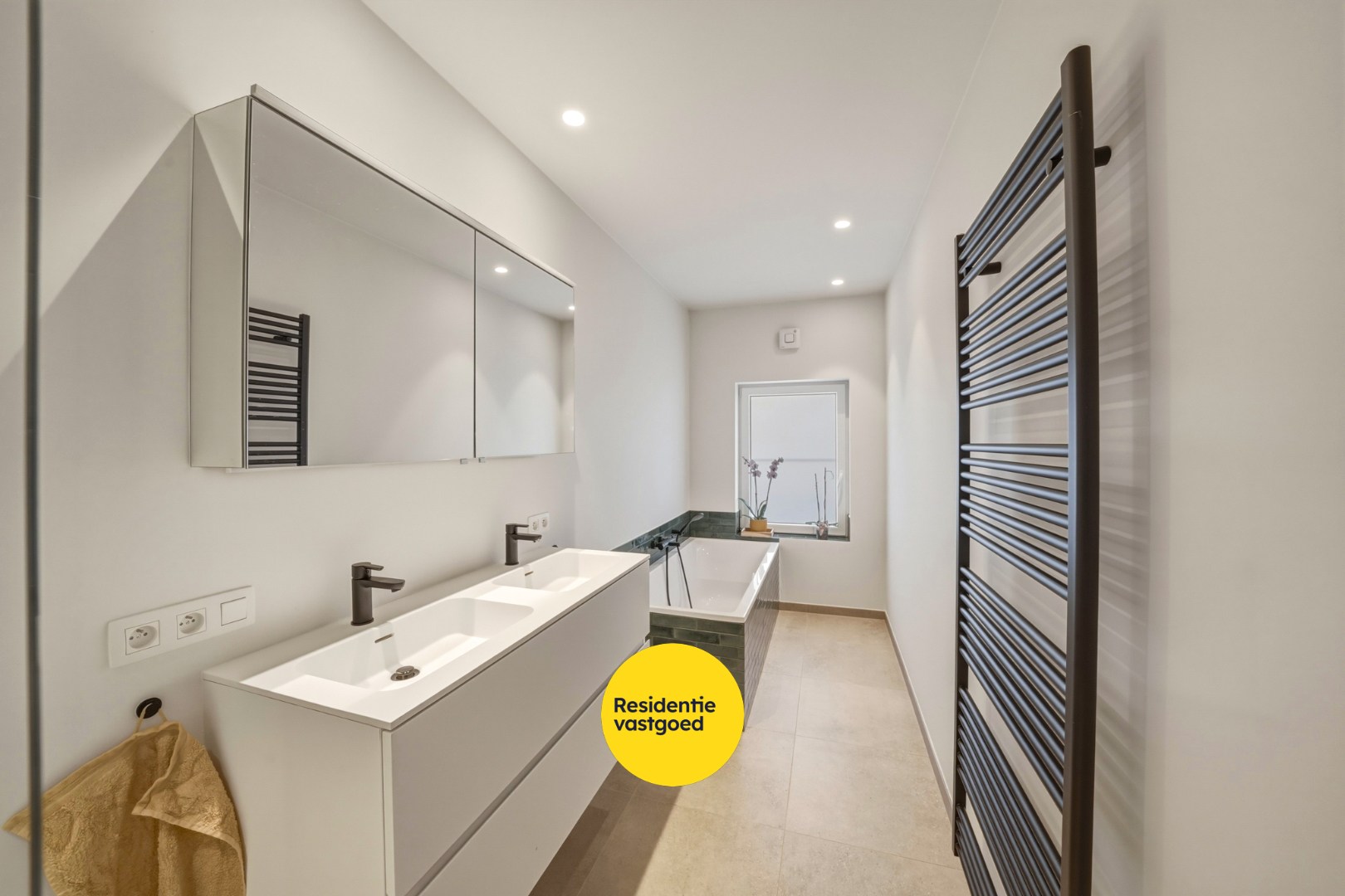 Instapklare, energiezuinige woning met 4 slpk in Mariakerke 