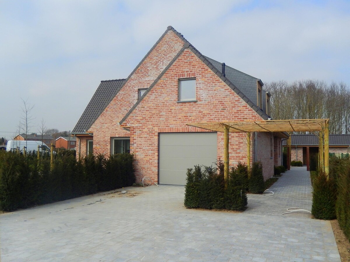 Uniek moderne nieuwbouwvilla met 4 slaapkamers 