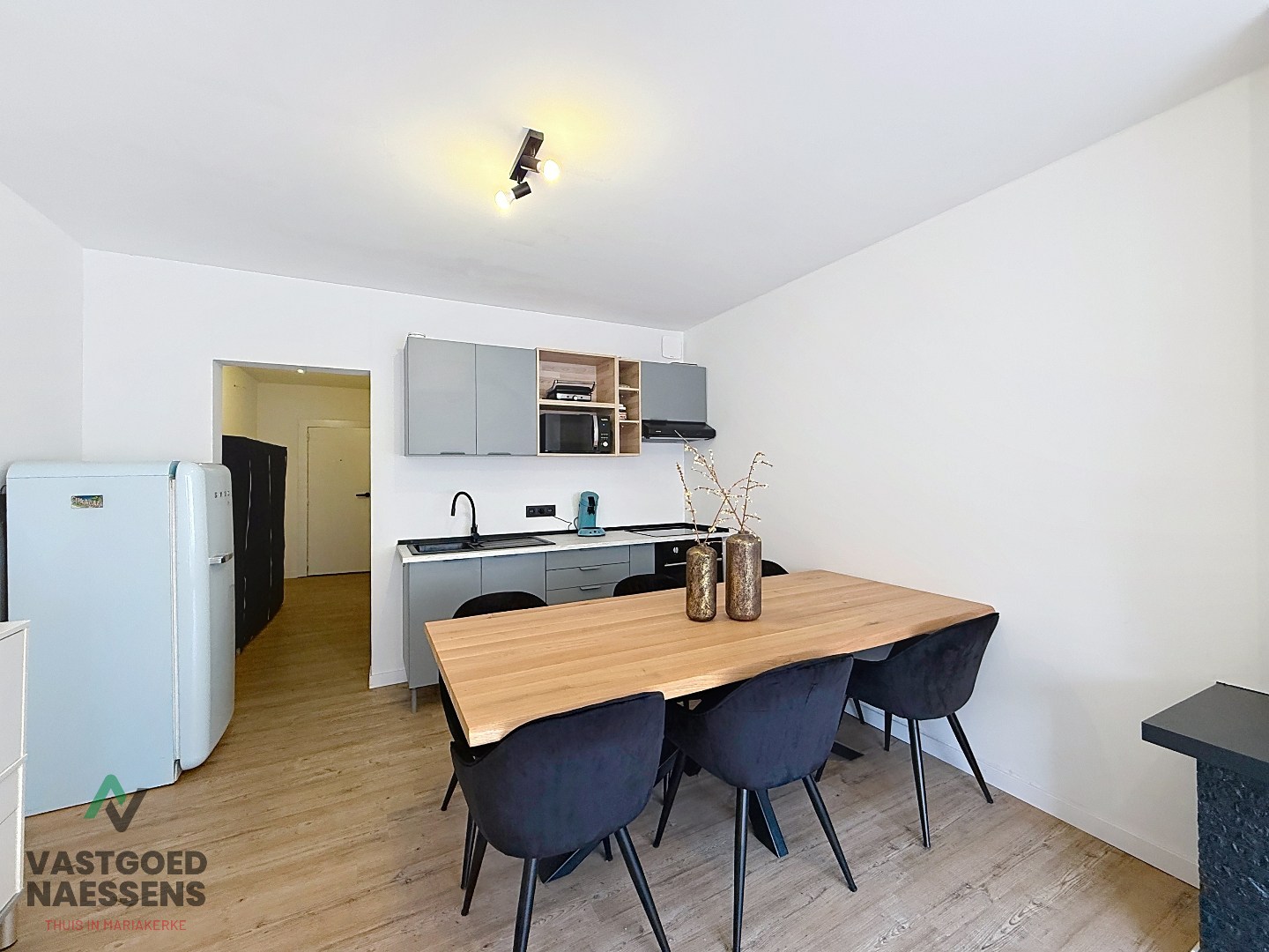 GERENOVEERDE STUDIO MET ZIJDELINGS ZICHT OP ZEE 