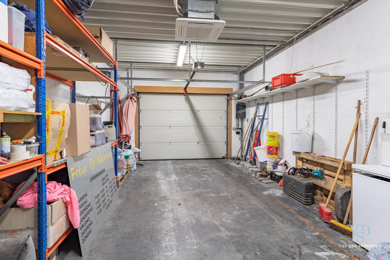 Handelspand mét woongelegenheid op commerciële locatie 