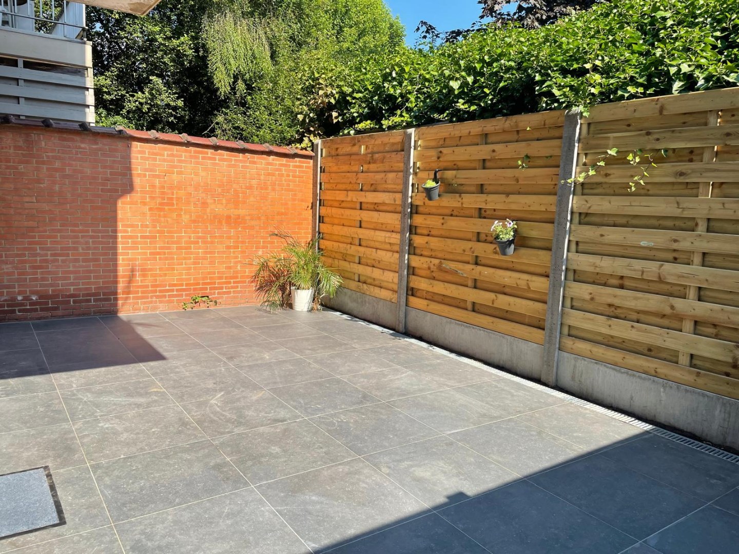 Prachtig gelijkvloers appartement met 3 slaapkamers en terras, midden in het centrum! 