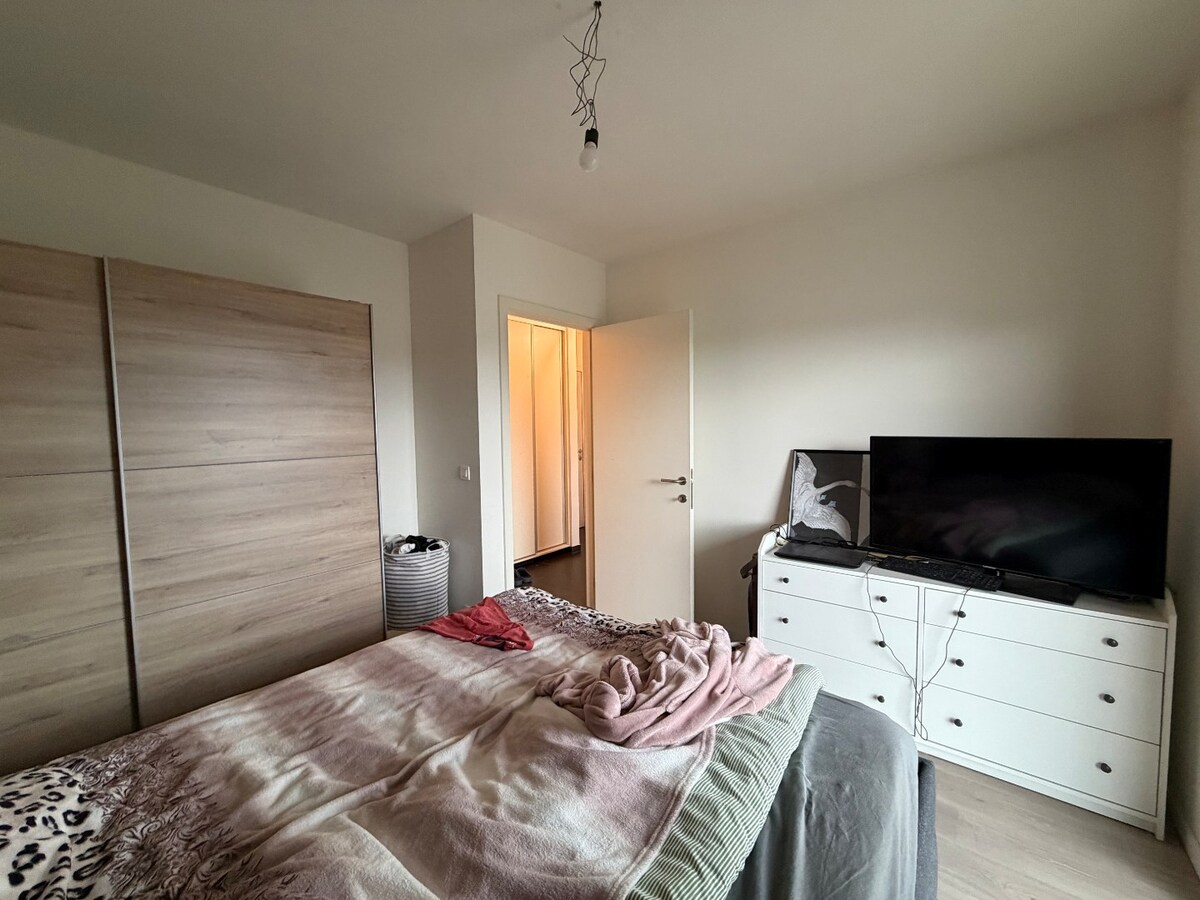 2 slpk-appartement nabij allerhande voorzieningen. 