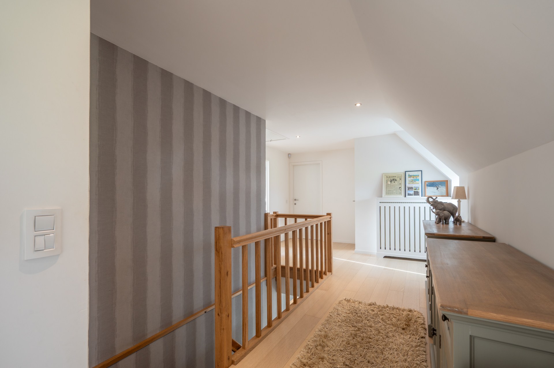 prachtig gerenoveerde alleenstaande villa geniet van een uitstekende centrale ligging, op slechts enkele minuten van het centrum van Knokke. 