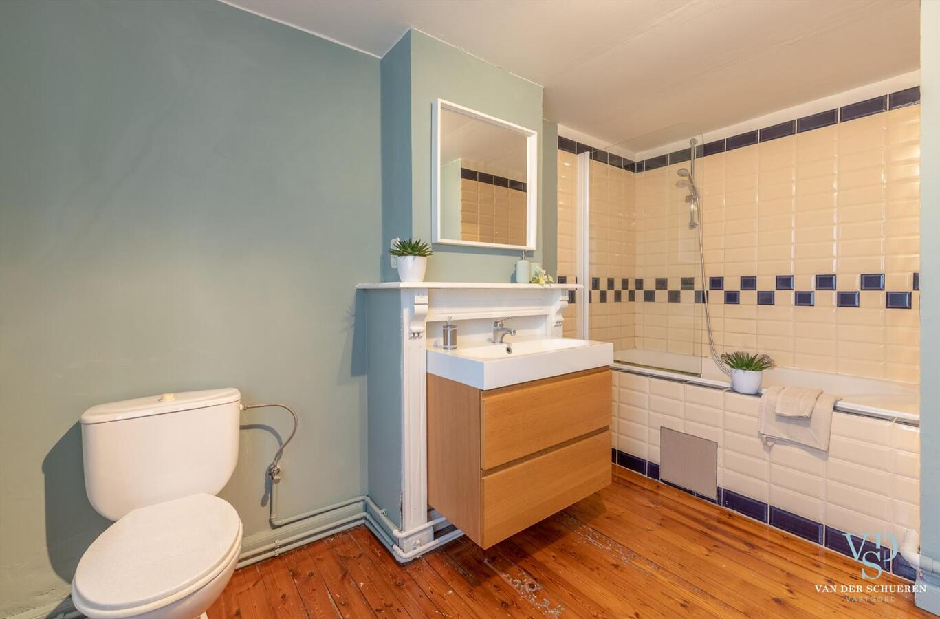 Degelijke, karaktervolle woning met tuintje. UNIEK AANBOD ! 