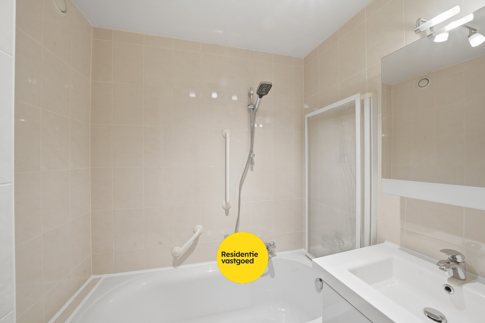 Instapklaar duplexappartement met 2 slaapkamers in Bredene Duinen 