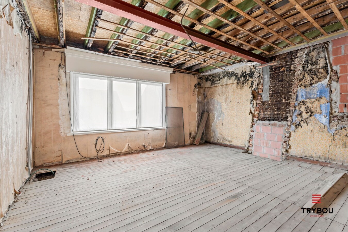 Uiterst ruime woning met garage in het centrum van Kortemark 