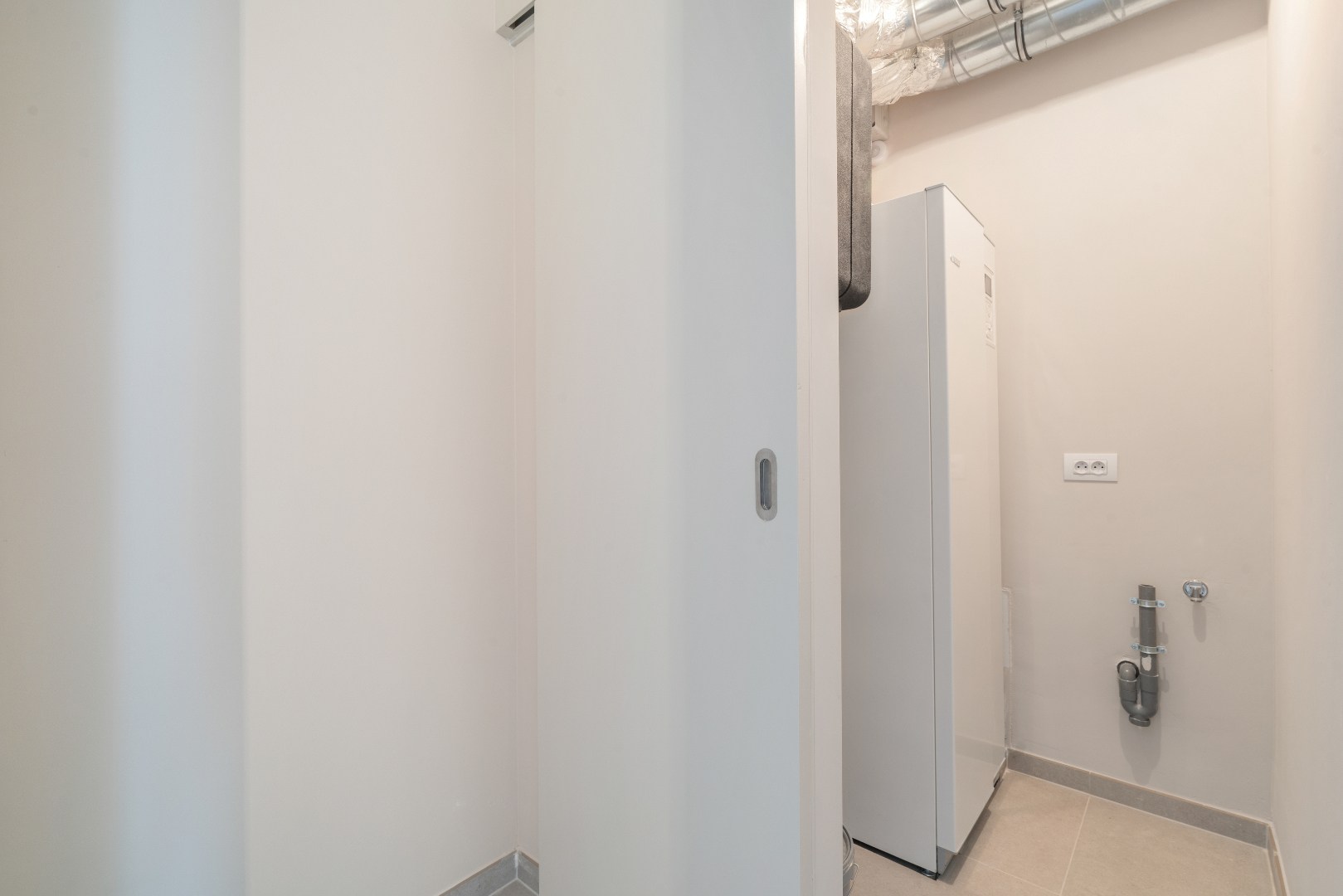 Nieuwbouwappartement met twee slaapkamers, terras en ondergrondse autostaanplaats te koop in Zulte 