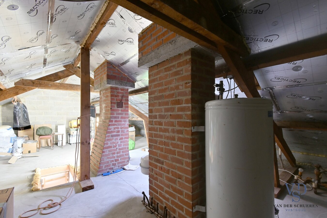 Degelijke, ruime eigendom in rustige residentiële wijk 