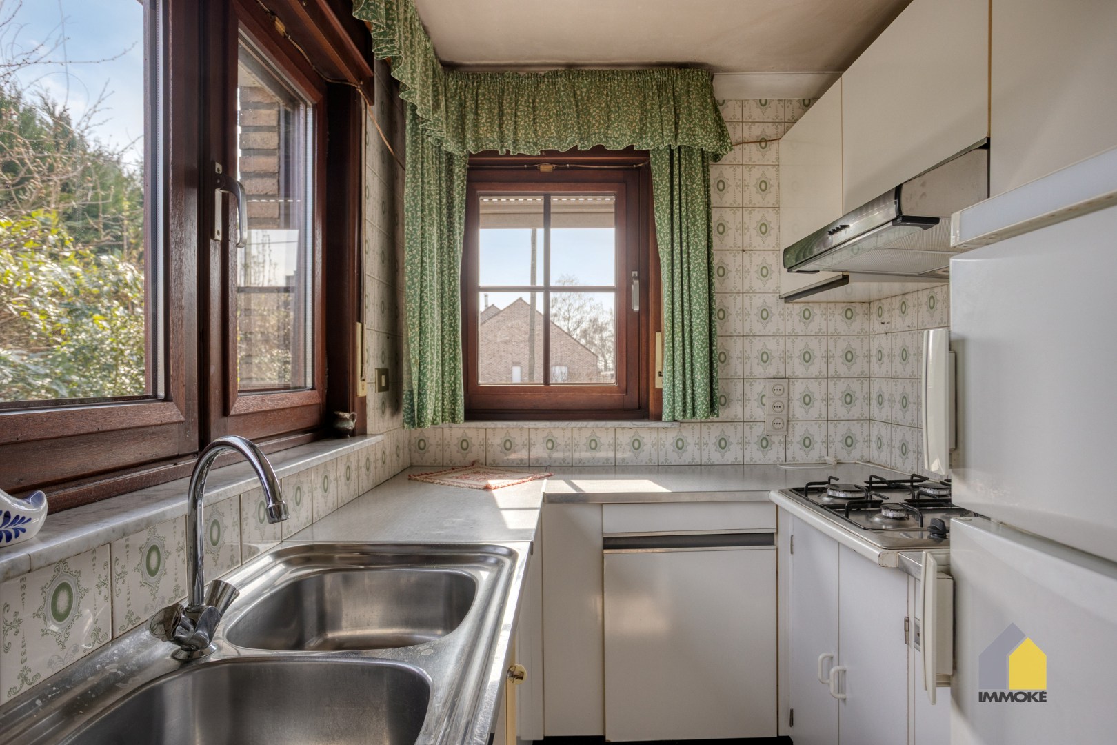 Te renoveren, statige woning op mooi perceel van 23 a 90 ca. 