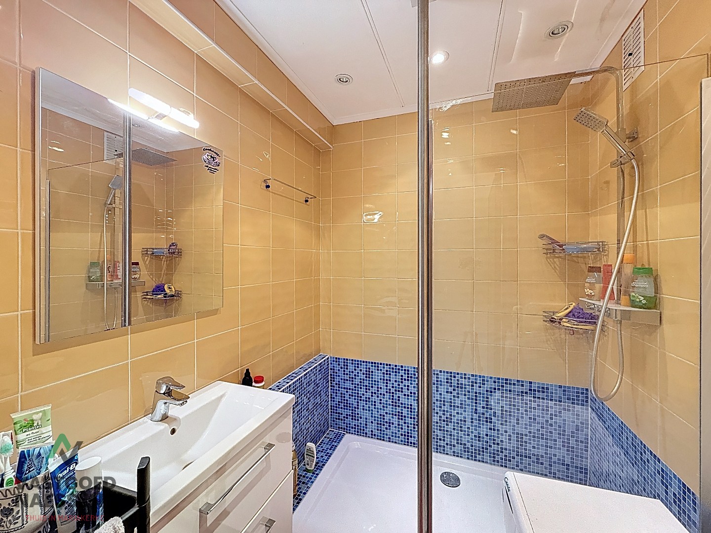 Prêt à emménager, appartement d'une chambre près de la digue. 