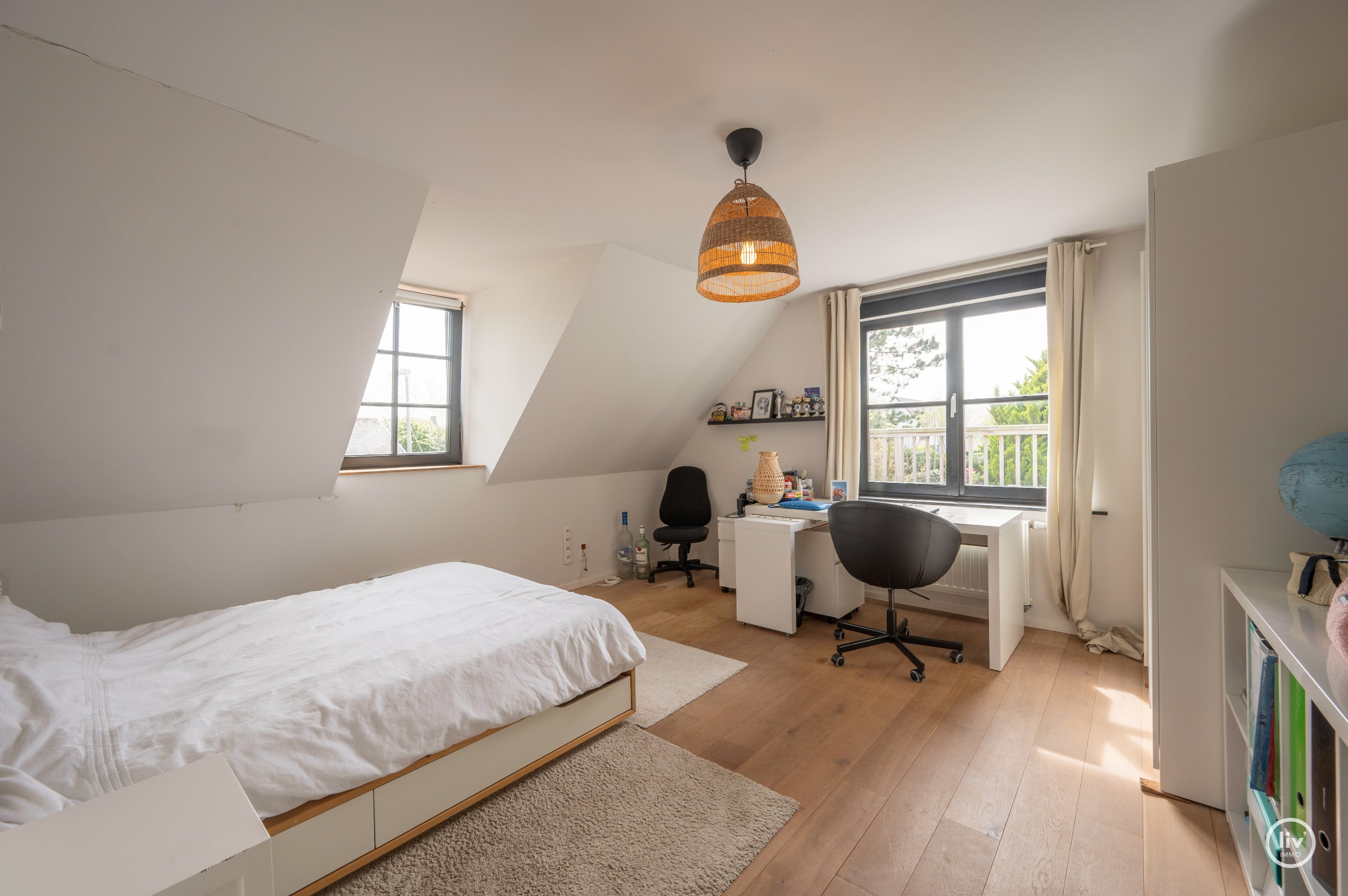 Prachtige vrijstaande villa rustig gelegen te Monikkendreef op een mooi perceel van 1000m2. 