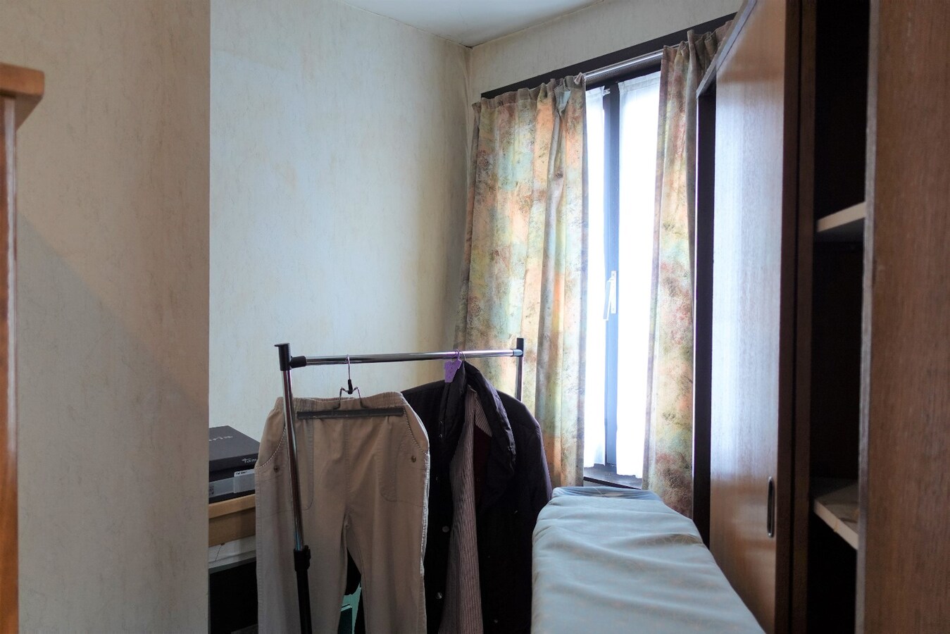 Te renoveren hoekwoning in hartje Gistel 