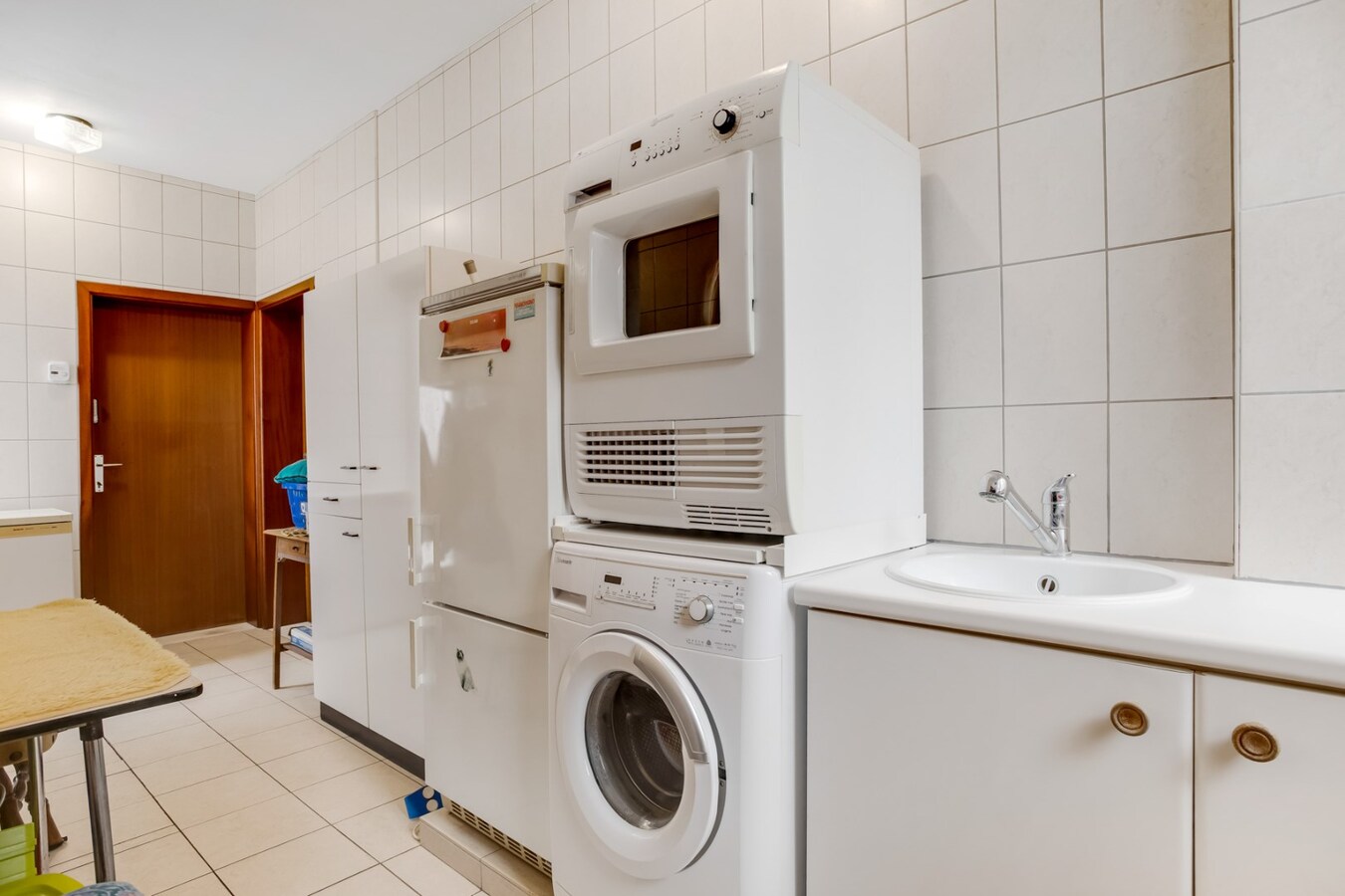 Vrijstaande woning met garage op ruim perceel in het centrum. 