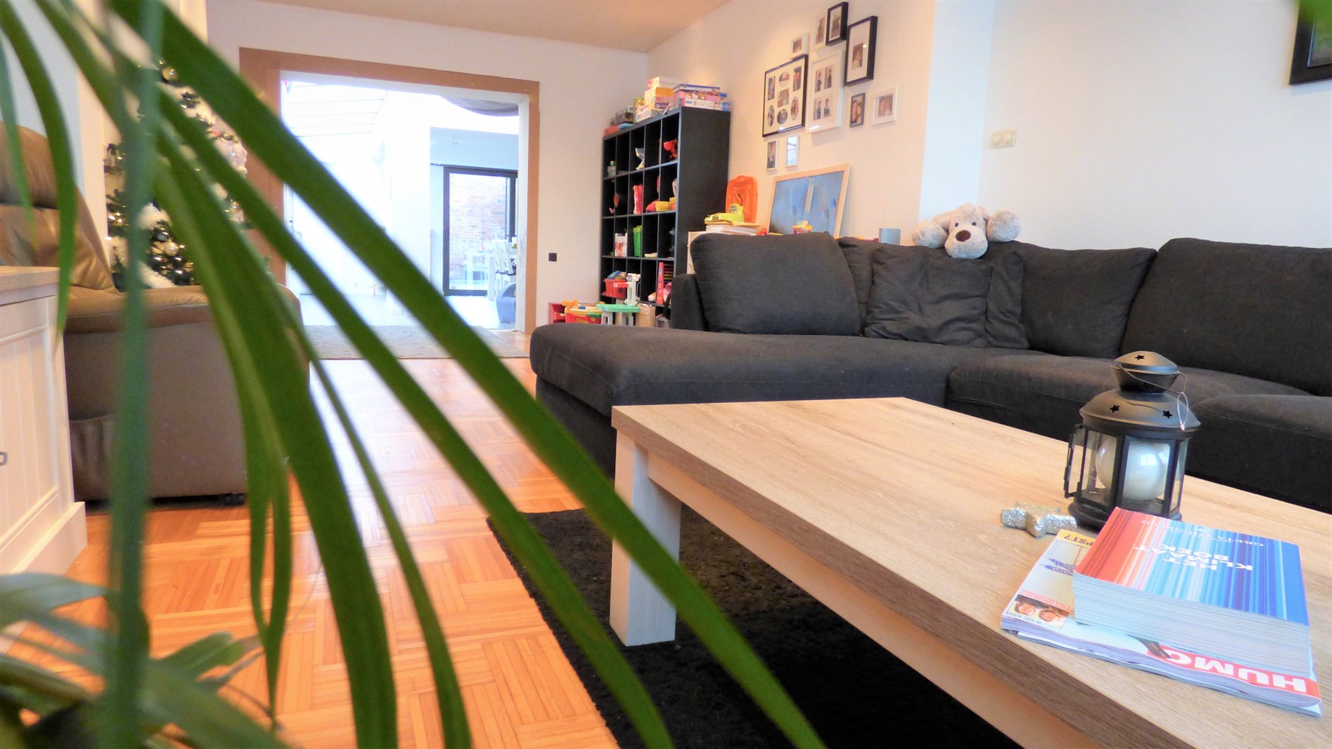 Up-to-date en bijzonder ruime gezinswoning met garage te Zwevegem 