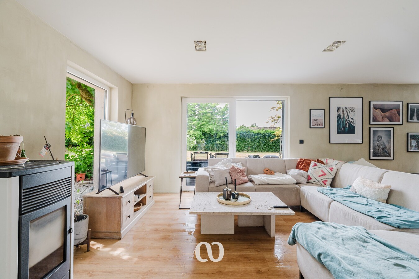 Ruime woning op 6.095 m² met uitstekende bereikbaarheid in Kruishoutem 
