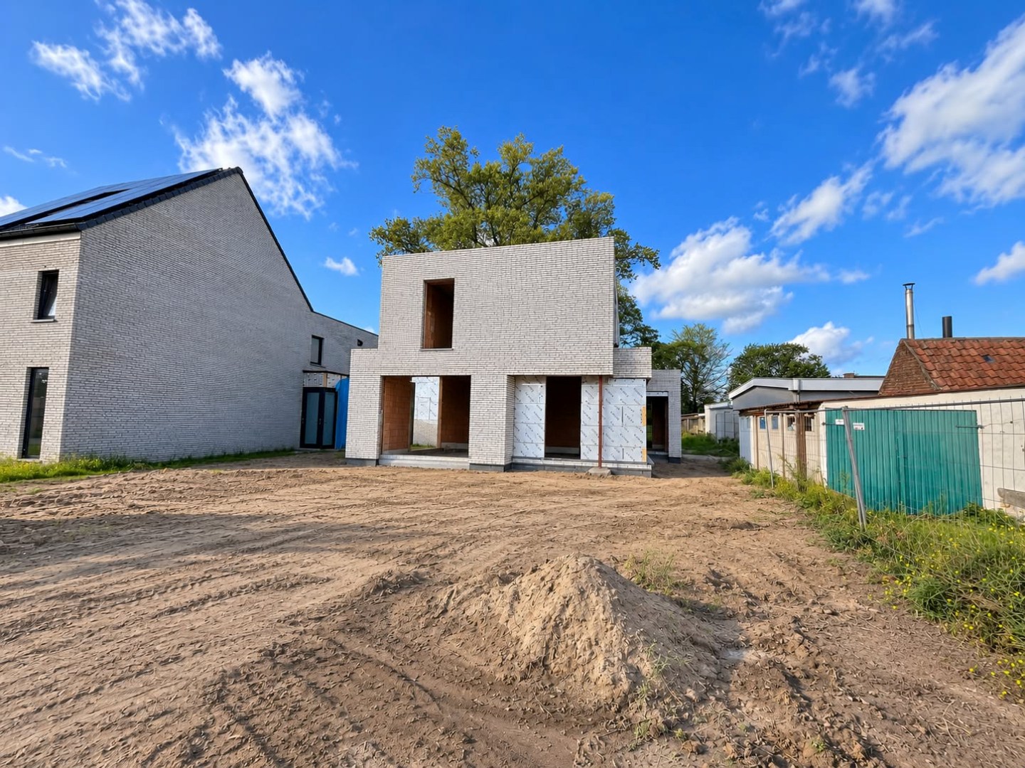 NIEUWBOUWZONDAG 25 OKTOBER 2026 VAN 10u00-12u00 &amp; 14u00-16u00 - Exclusieve villa met handelsruimte op centrale ligging nabij natuurdomein de Hoge Dijken 