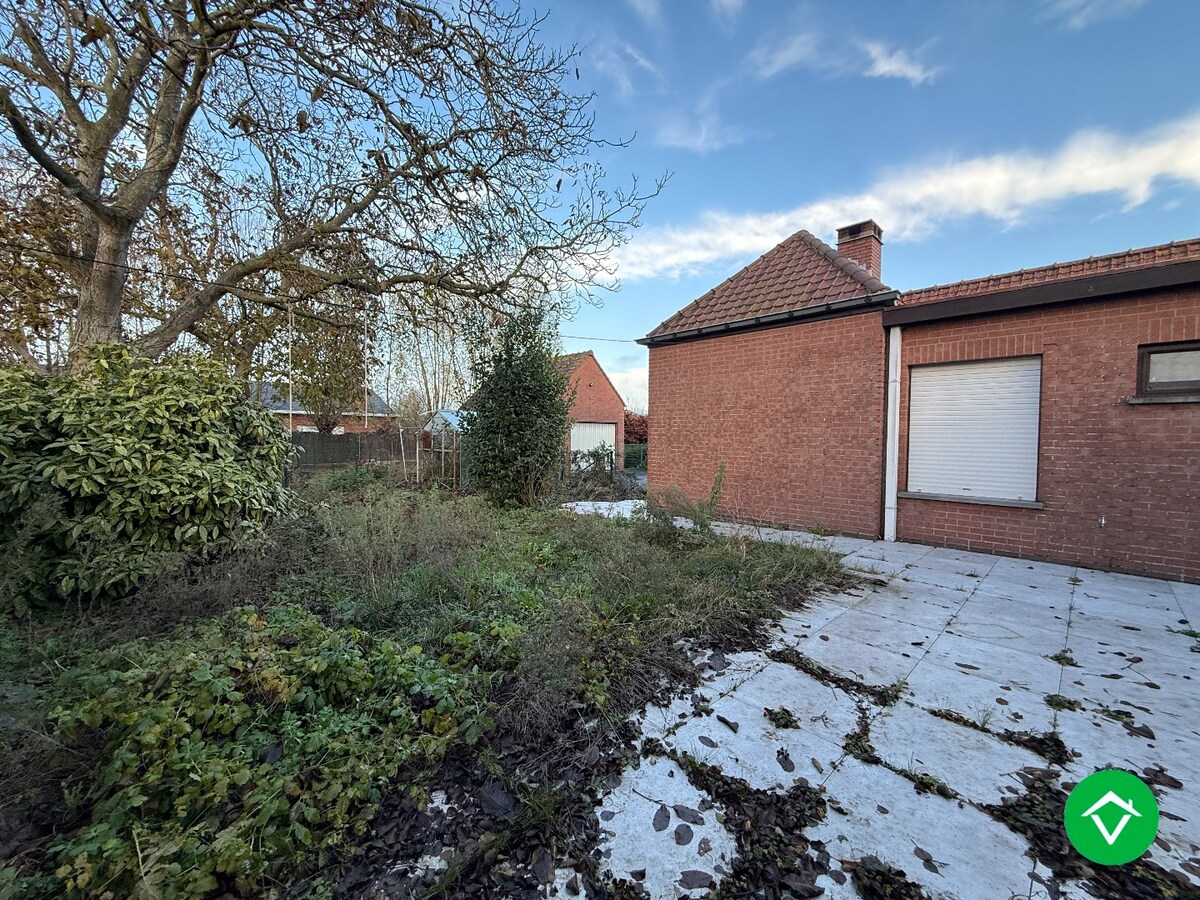 Rustig gelegen halfopen bebouwing met 3 slaapkamers, tuin en garage met uitweg! 