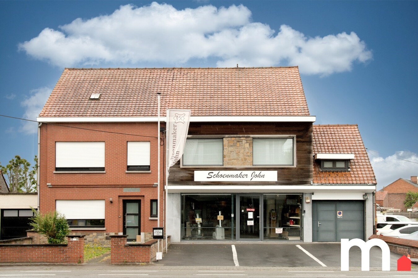 Uniek handelshuis met woonst op toplocatie – 220m² commerciële Ruimte + 165m² woning 