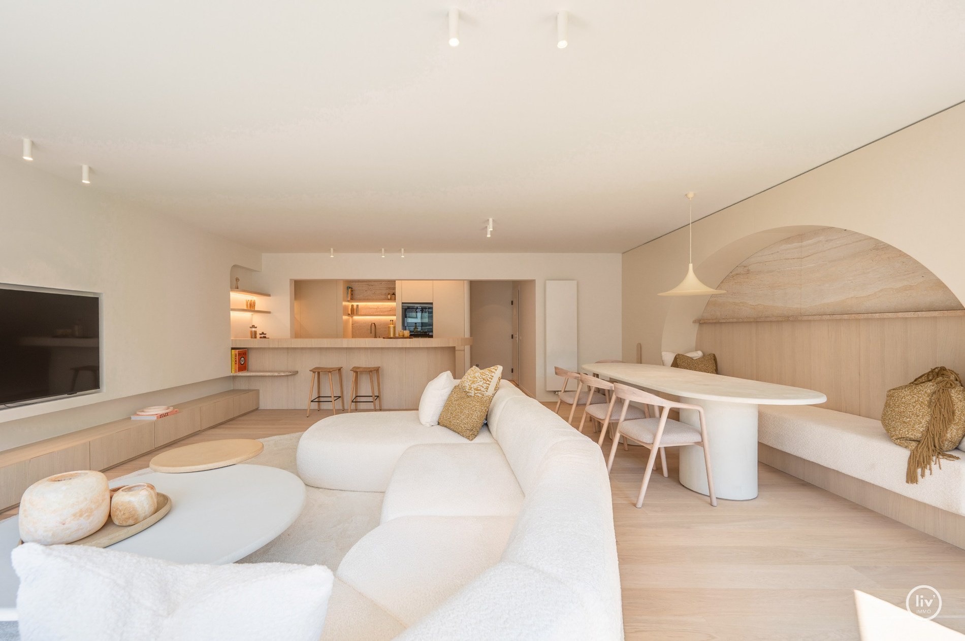 Appartement de plus de 3 chambres avec des finitions très luxueuses et possibilité de garage dans l'immeuble. 
