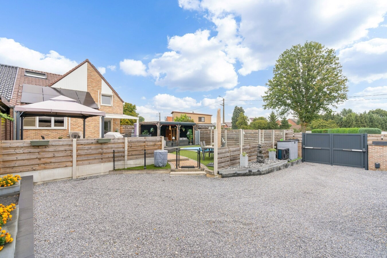 Gerenoveerde woning met tuin, garage en 3 slaapkamers in Opglabbeek - Perceeloppervlakte 684.00 - Bewoonbare oppervlakte 160.00 - Zuidoostelijke tuinoriëntatie 