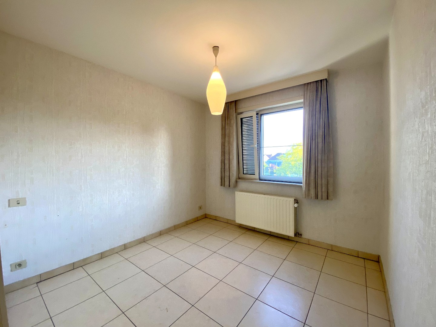 Ruim hoekappartement met 3 slaapkamers en garage in hartje Waregem! 
