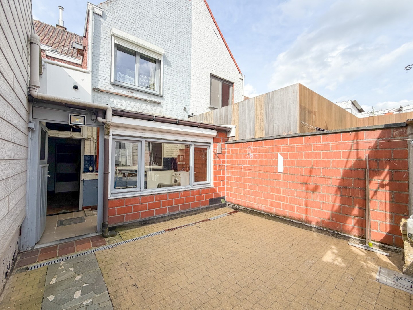 Ruime tussenwoning (211 m²) met zonnige koer, 3 slpk, Torhout 