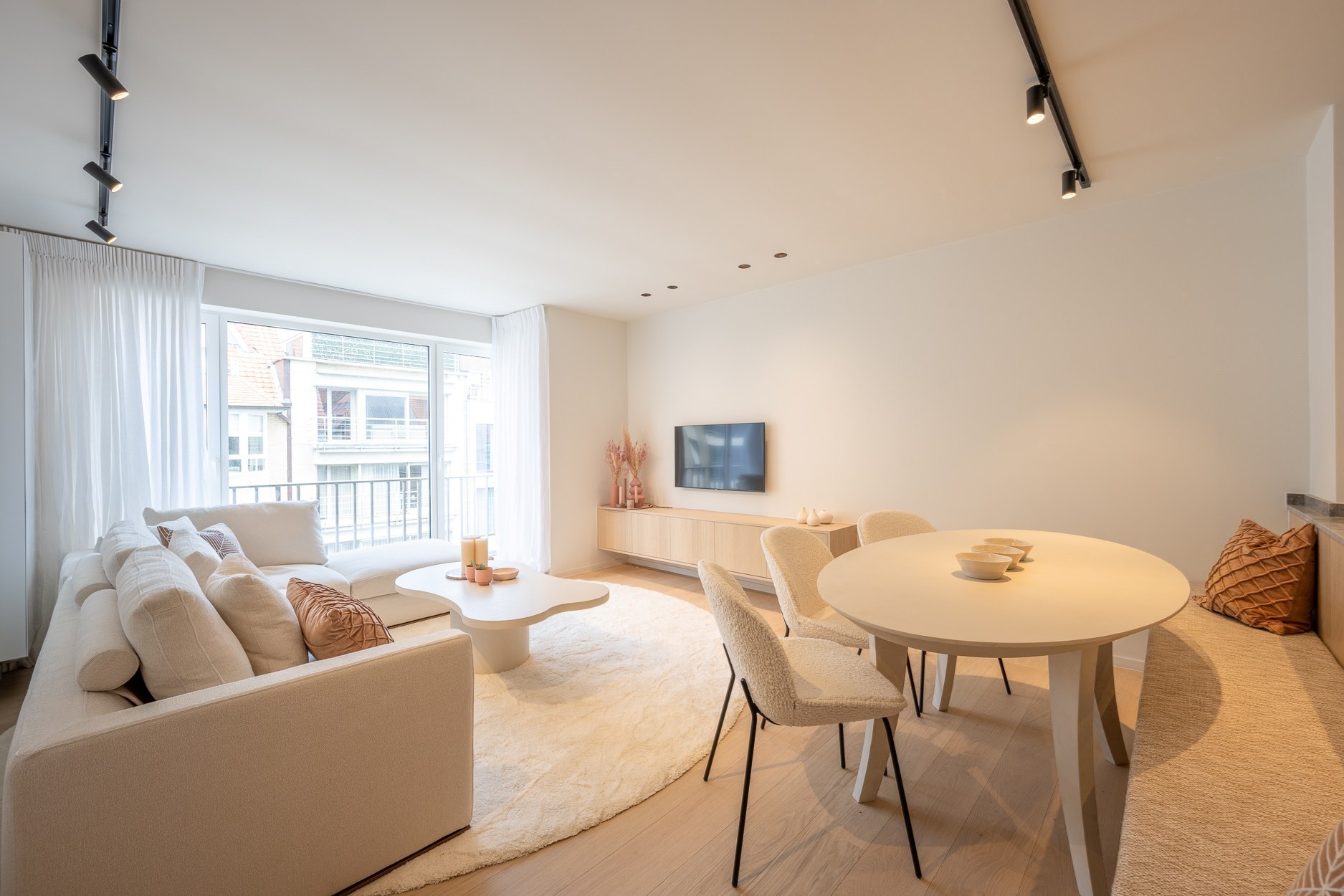 Magnifique appartement rénové de 3 chambres à coucher près de l'avenue Lippens à Knokke. Disposition : 