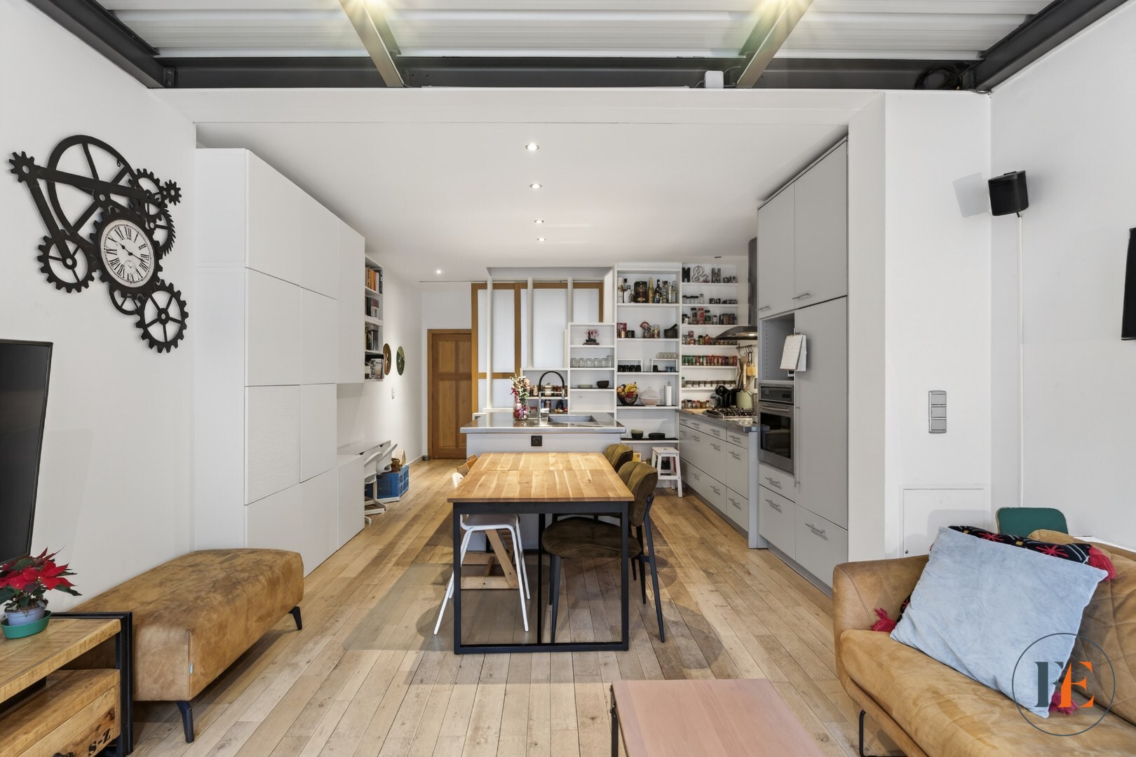 Gezellige eengezinswoning met buitenruimte met INSTELPRIJS 