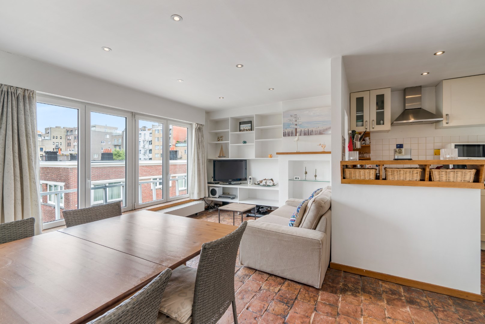 Bemeubeld appartement met 2 slaapkamers en garagebox 