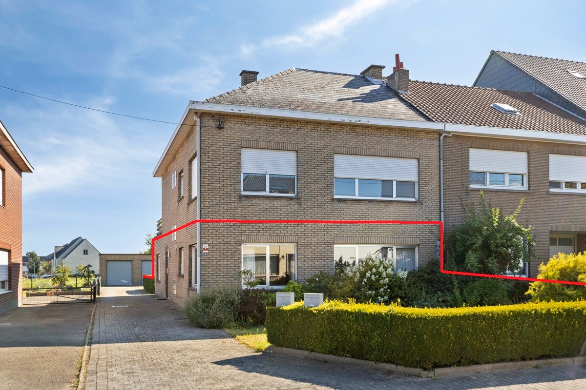 Gelijkvloers appartement met 2 slaapkamers, terras en tuin 