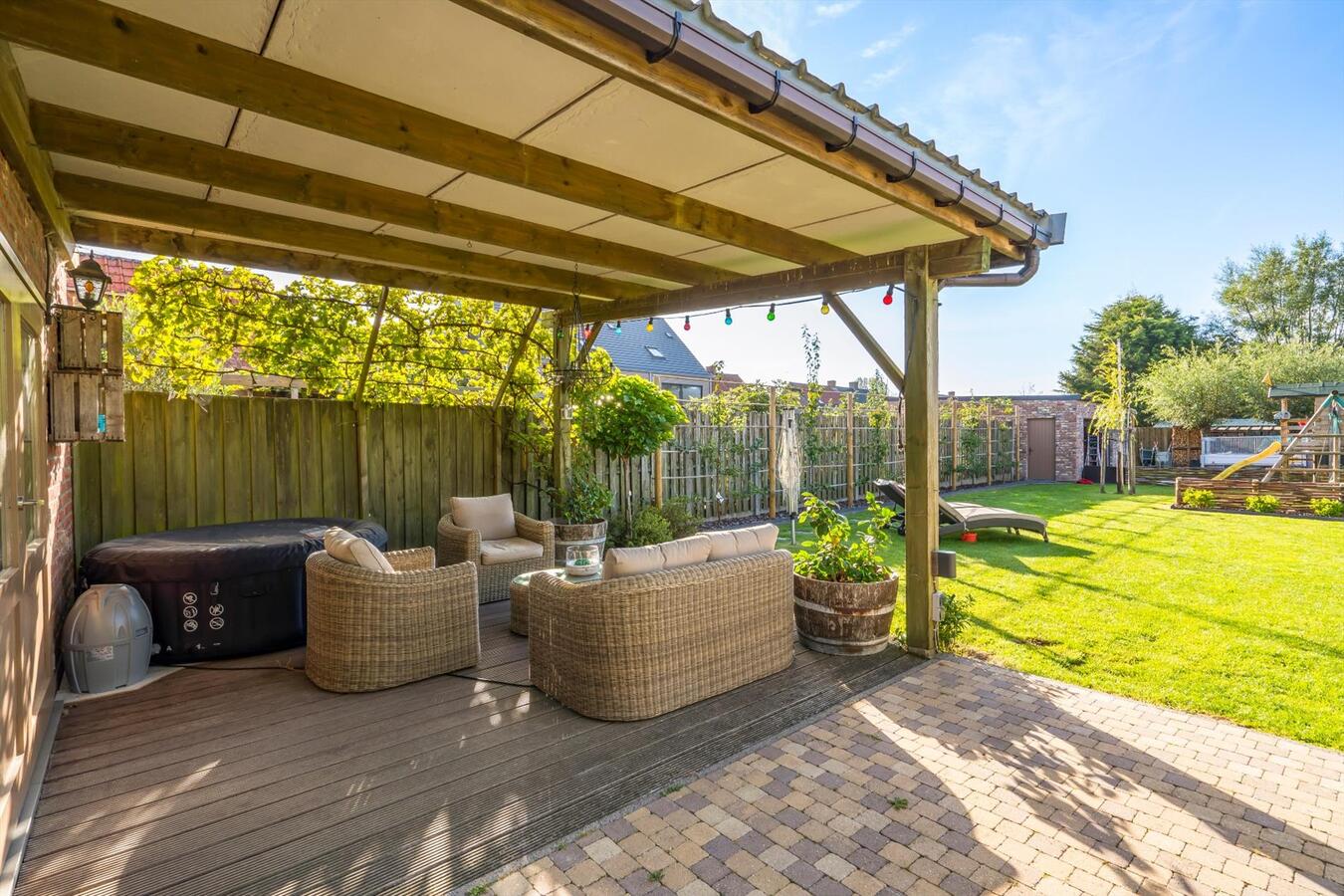 Rustige gelegen, vrijstaande woning met ruime nieuwbouwgarage 