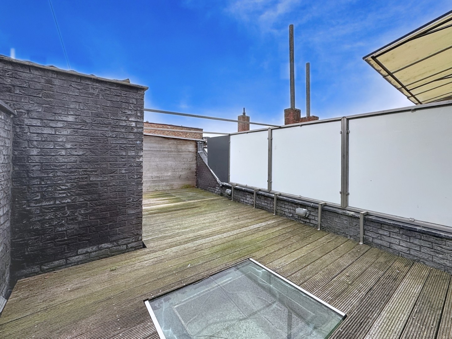 Opbrengsteigendom bestaande uit 3 appartementen + handelsgelijkvloers gelegen in het centrum 