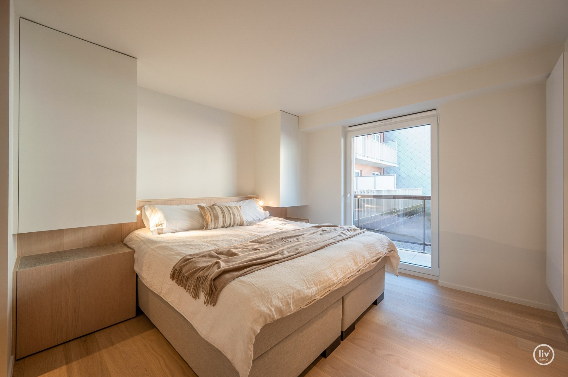 Appartement de luxe entièrement rénové de 3 chambres situé sur l'avenue Parmentier, à proximité de la digue. 