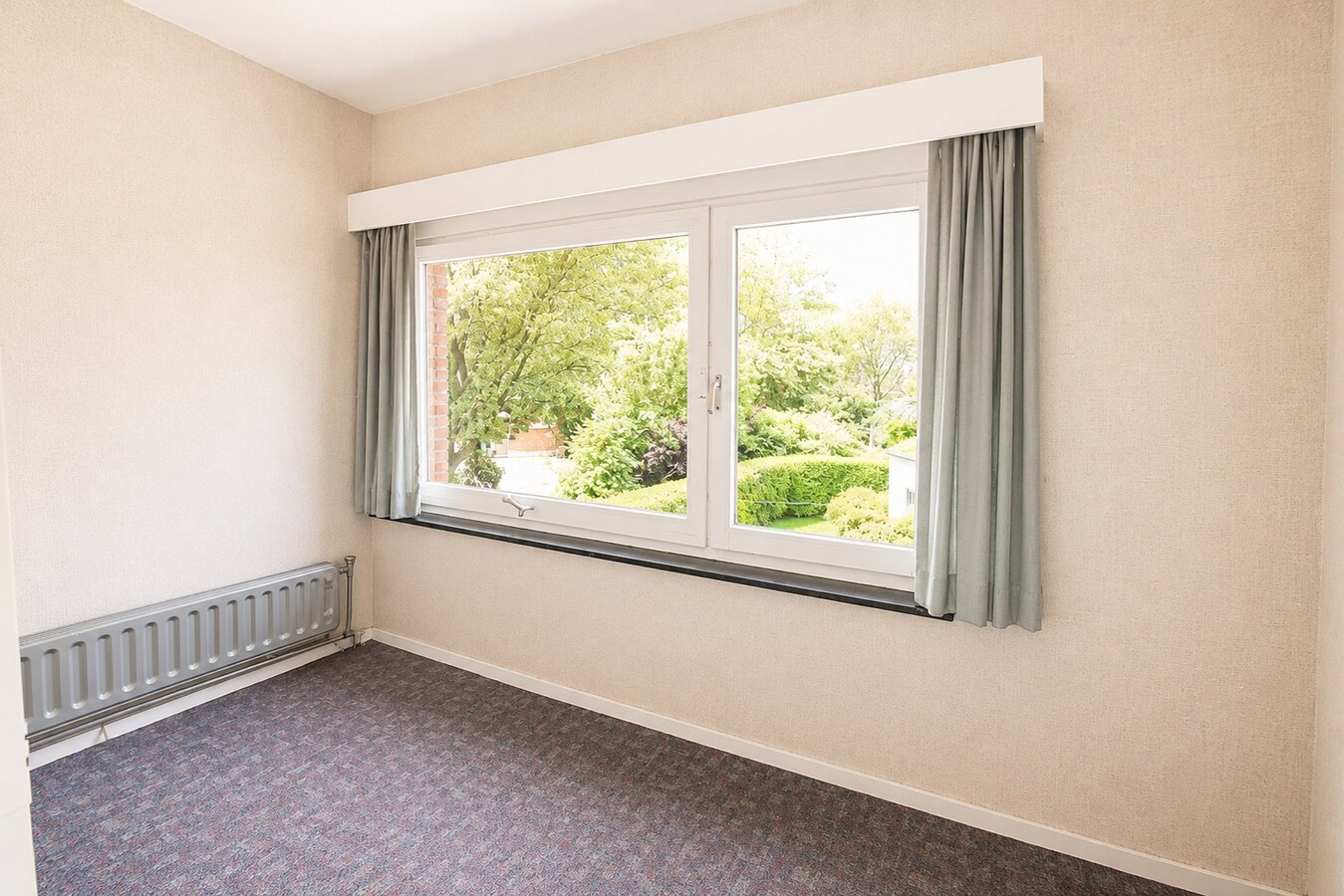 Karaktervolle open bebouwing met 6 kamers op 538 m² – unieke renovatiekans op topligging vlakbij station en centrum van Sint-Niklaas 
