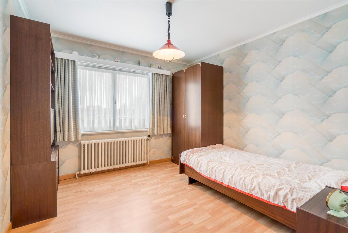 Woning met 5 slaapkamers op 832 m² in rustige straat te Oudenburg 