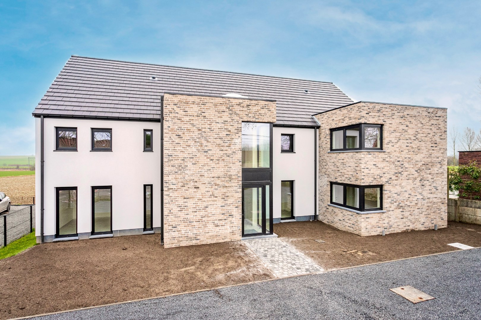 Duplex 3 slpk, terras en 2 autostaanplaatsen 