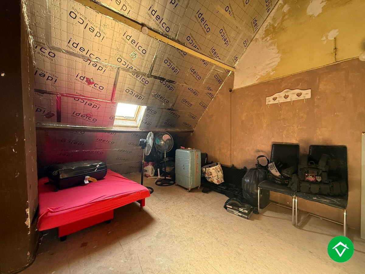 Rijwoning met 2 slaapkamers en koer te Roeselare 