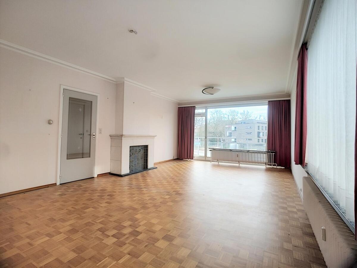 Een ruim (110m²), lichtrijk appartement MET garage op topligging aan het station - Brugge 