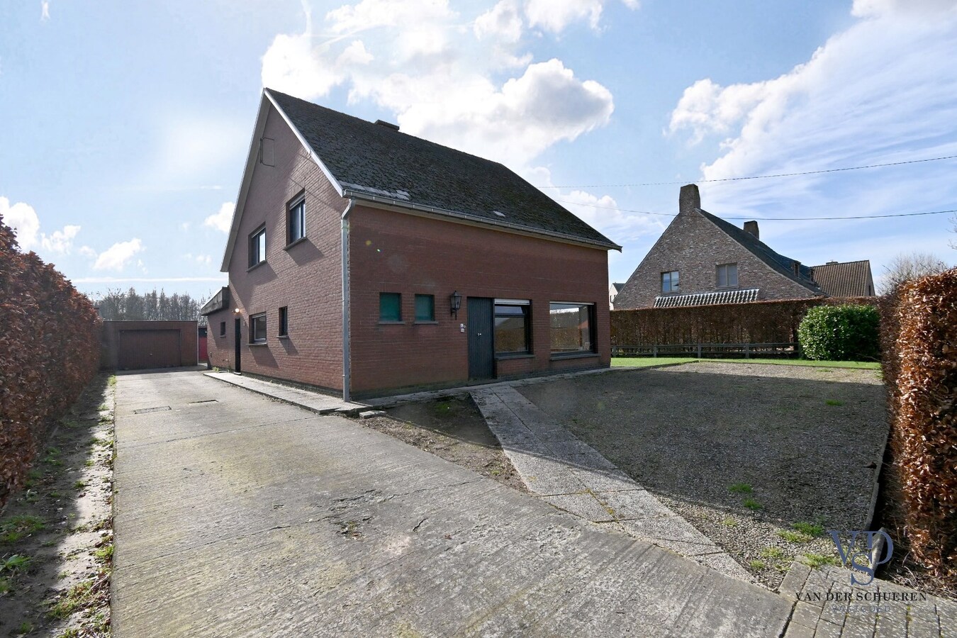 Te renoveren eigendom op gunstige ligging 