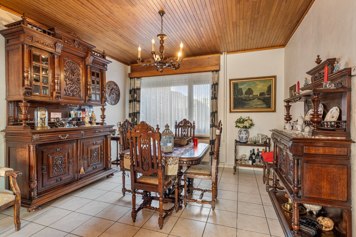 Halfvrijstaande gezinswoning met veel mogelijkheden op een perceel van 8are! 