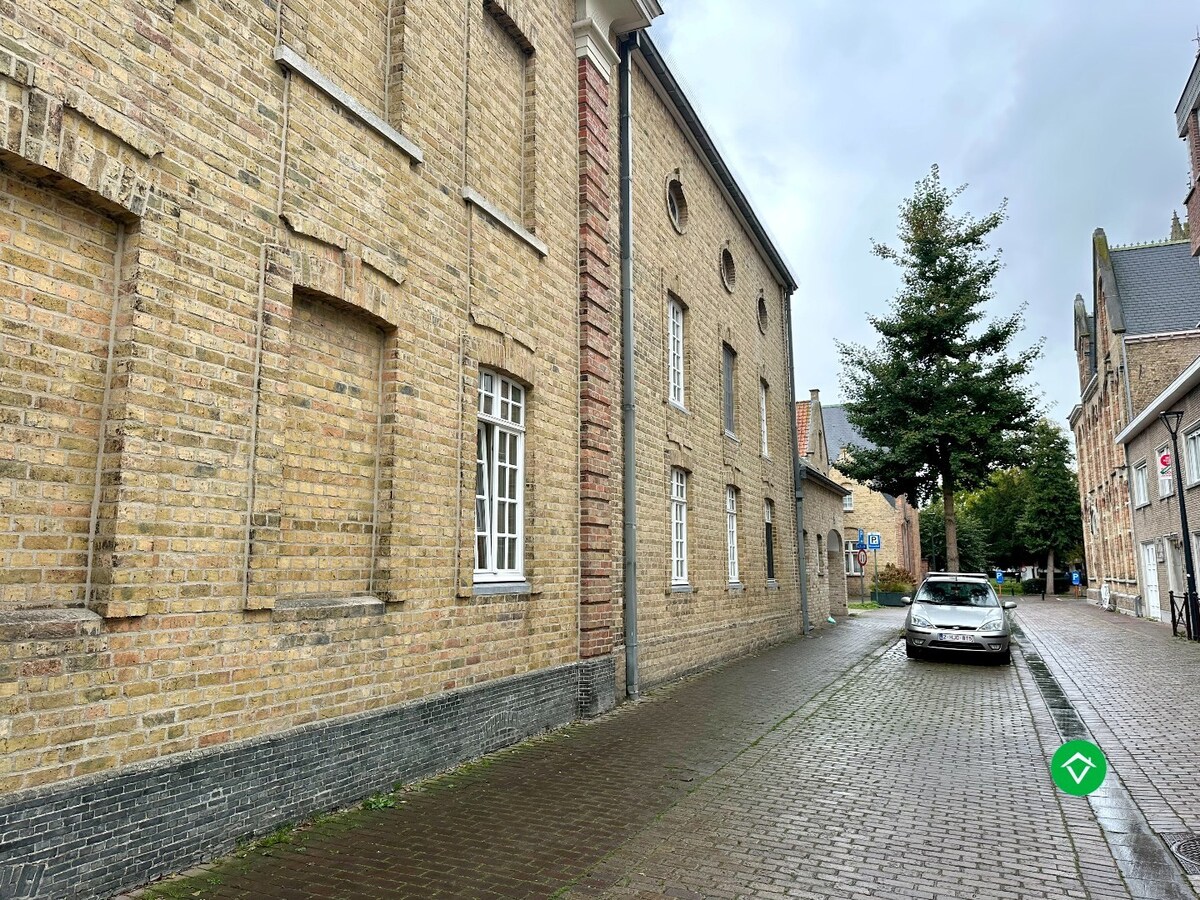 Ondergrondse garage (18,75m²) in centrum Gistel te koop 
