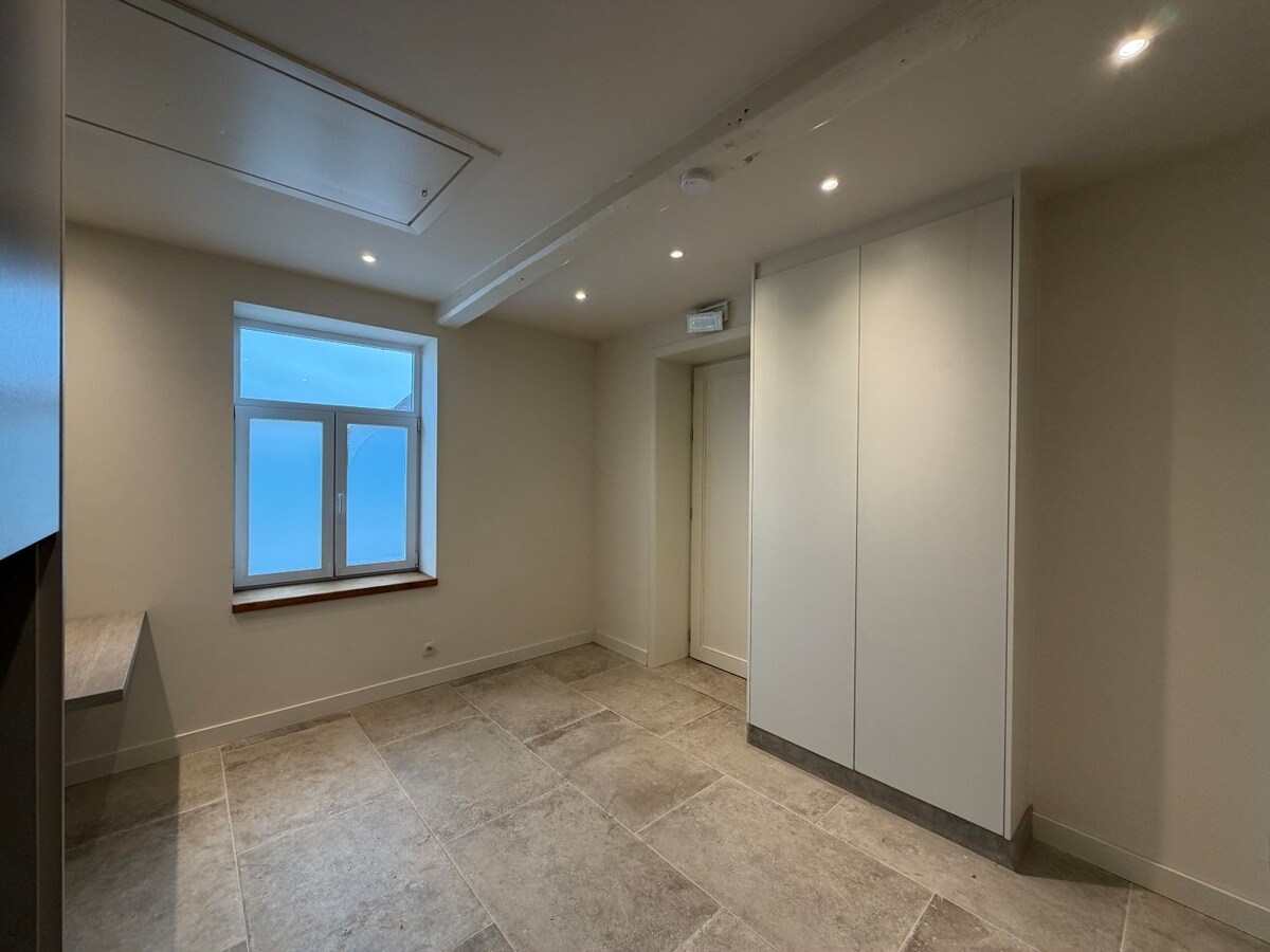 Multifunctioneel commercieel pand op toplocatie. 