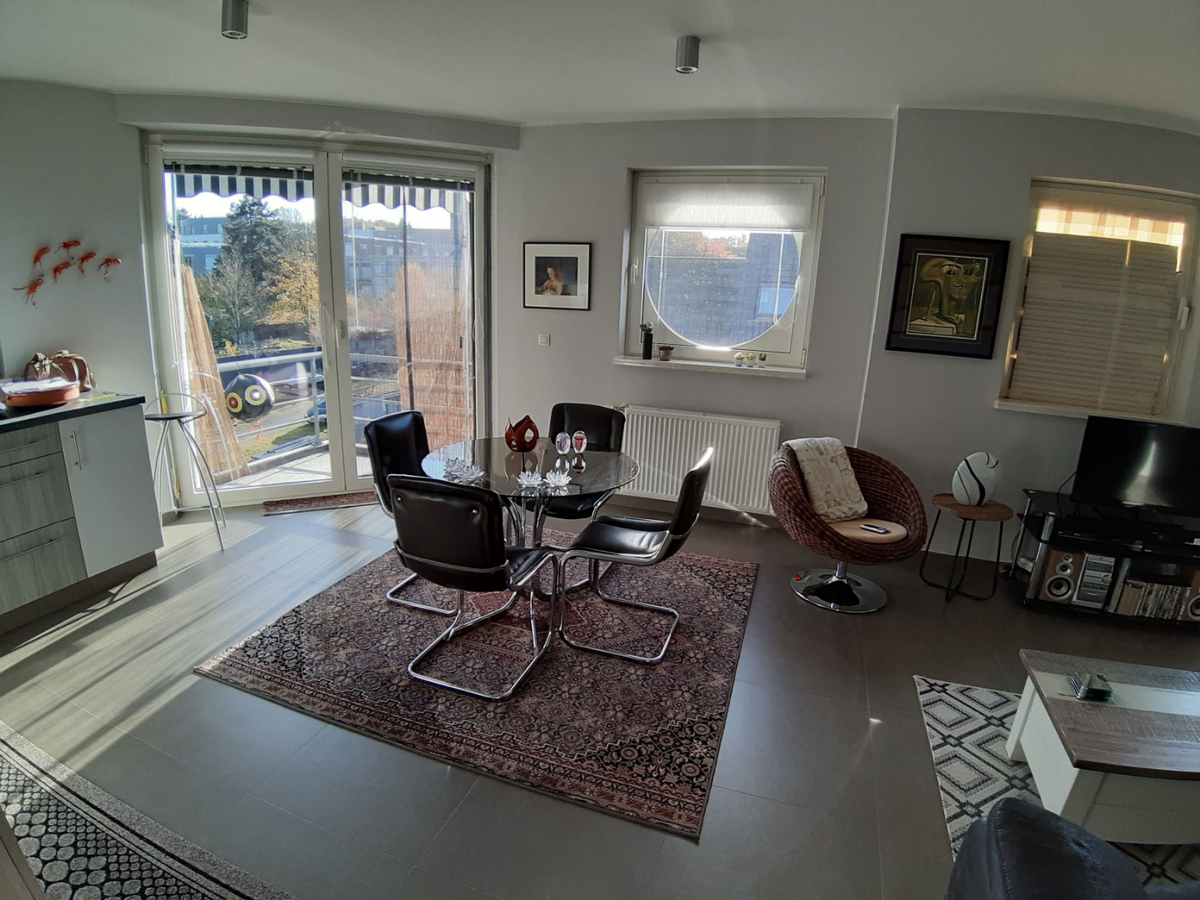 Recent dakappartement in hartje Gavere. Geen vaste kosten !  (Garage optioneel te huur) 